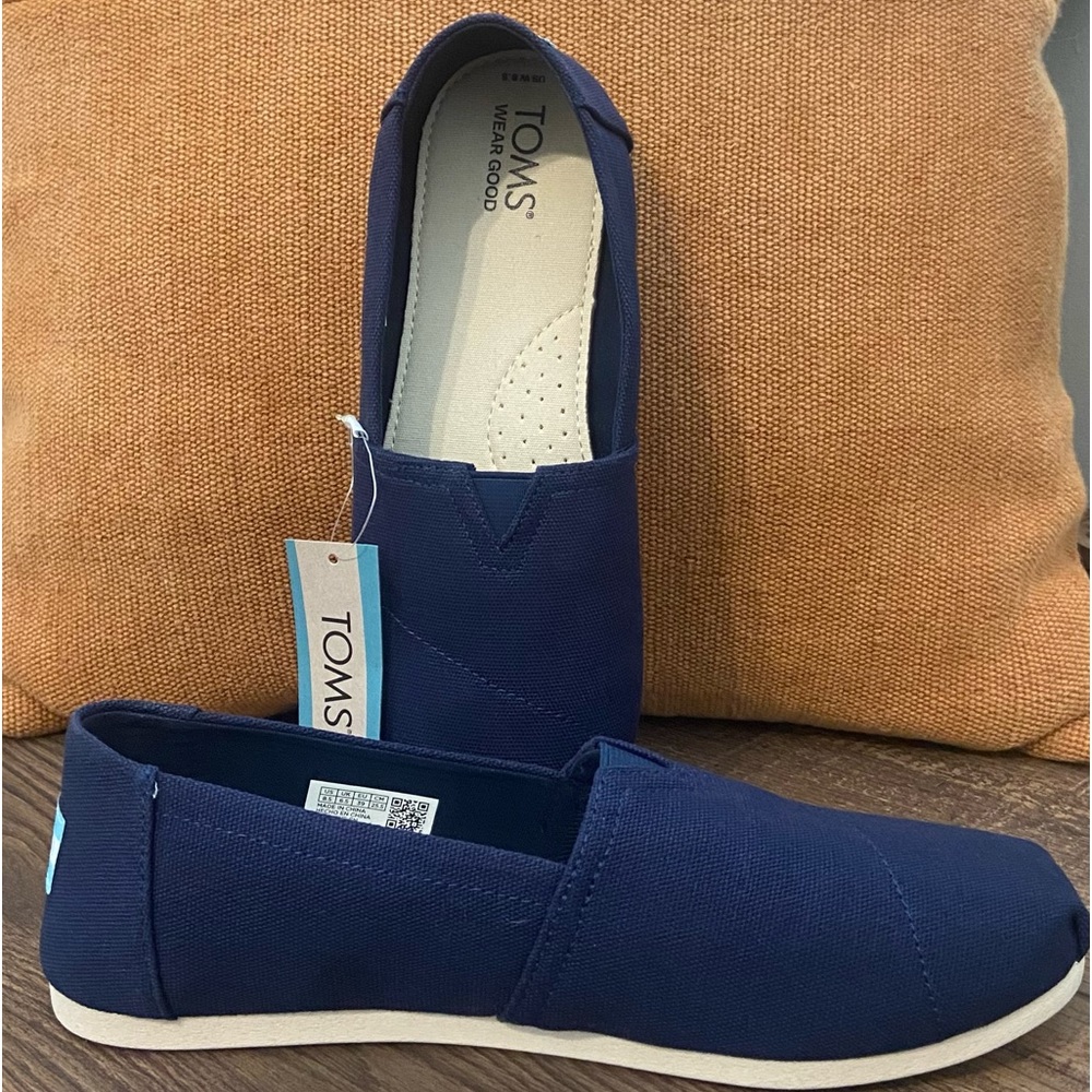 Tom’s Belmont navy canvas shoes new no box